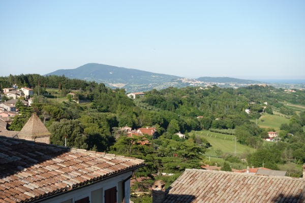 Panorama da Offagna
verso Monte Conero e Camerano