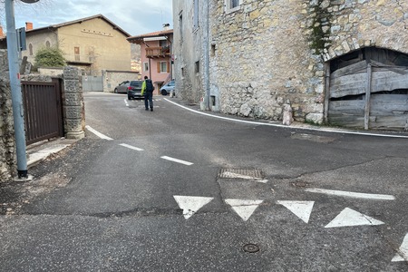 Bivio dritti
poi destra