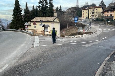 Bivio in centro
o destra per funivia