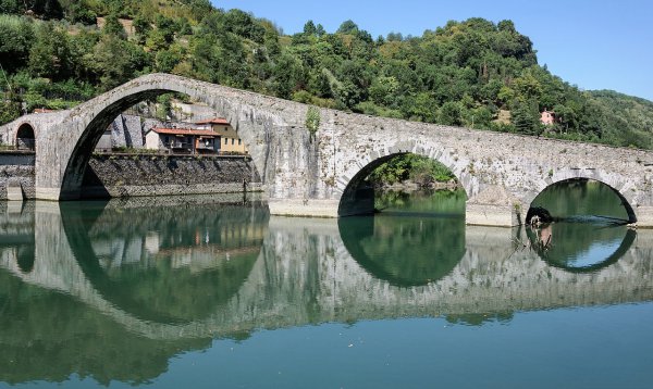 /treks/europe/it/lu/mediavalle/borgo-a-mozzano-ponte-della-maddalena.jpg
