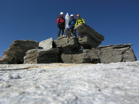 /treks/europe/it/ao/alpi-graie/massiccio-del-gran-paradiso/gran-paradiso-est/con-la-madonnina/image.jpg