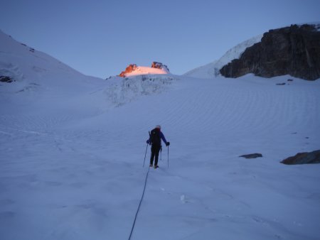 /treks/europe/it/ao/alpi-graie/massiccio-del-gran-paradiso/gran-paradiso-est/punta-ceresole-illuminata.jpg