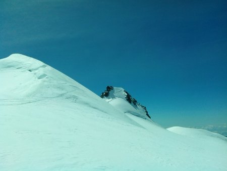 la ripida rampa del Corno nero al centro e Ludwighohe (sin) viste dalla Parrot