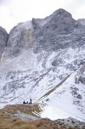 Forcella Marcoira (2307m) Arrivati alla forcella, ci riposiamo alcuni minuti e godiamo della vista lunare sul Ciadin del Loudo.