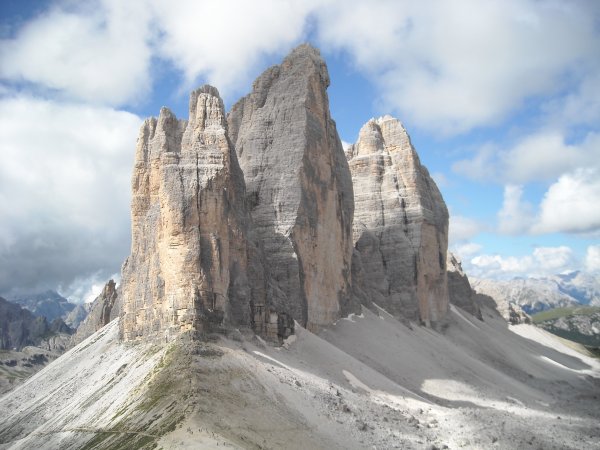 /treks/europe/it/bl/dolomiti-sesto/lavaredo/tre-cime-di-lavaredo.jpg