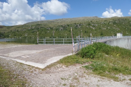 Lago di Cavia (diga)
e bivio sx