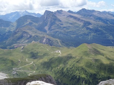 Panorama con Baita Segantini e Catena dei Lagorai