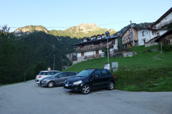 Parcheggio
presso Bogo (fraz. di Cencenighe)