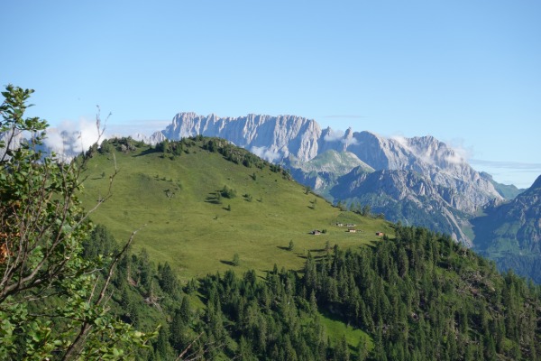 Fienili di Campigol
e Marmolada sullo sfondo