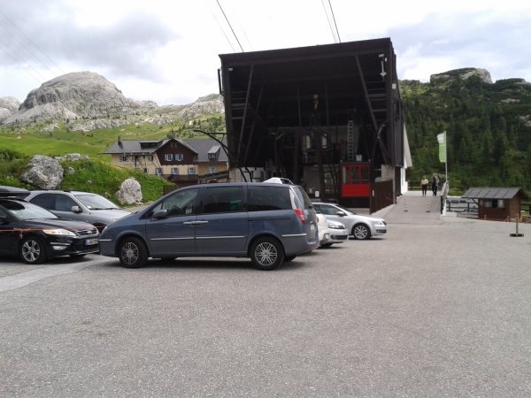 Funivia Lagazuoi
stazione a valle e parcheggio, Passo Falzarego