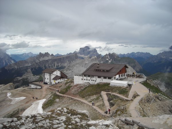 /treks/europe/it/bl/passo-falzarego/lagazuoi/piccolo-lagazuoi-kaiserjager/rifugio-lagazuoi.jpg