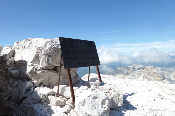 Targa
e confluenza con via normale