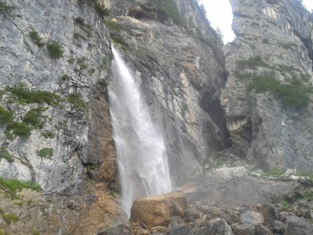 /treks/europe/it/bl/val-biois/val-gares/viaz-del-bus/cascata-alta/image.jpg