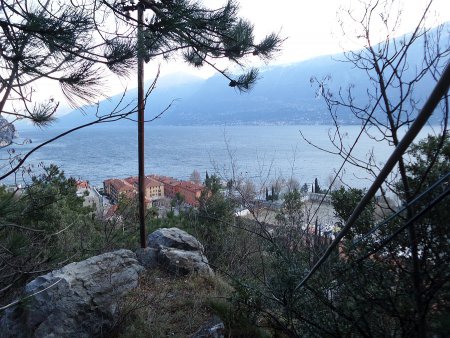 Vista su Campione
e sul Lago di Garda, dal sentiero