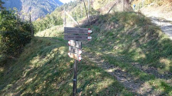 Bivio
con il sentiero n.1 per Verdings