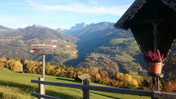 Crocefisso e bivio
con il sentiero 1B