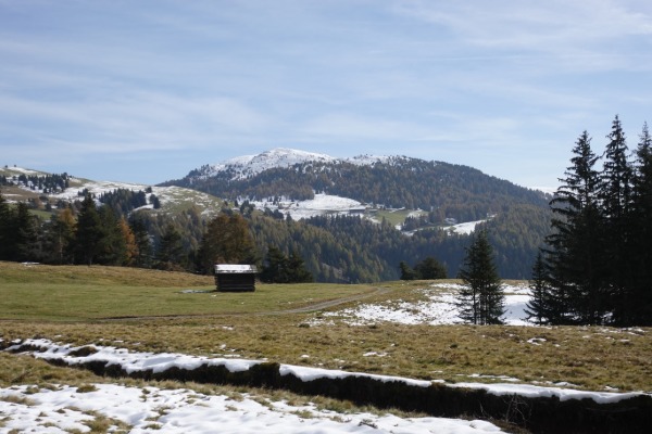 Vista sull'altopiano
verso Astjoch / Giogo d'Asta