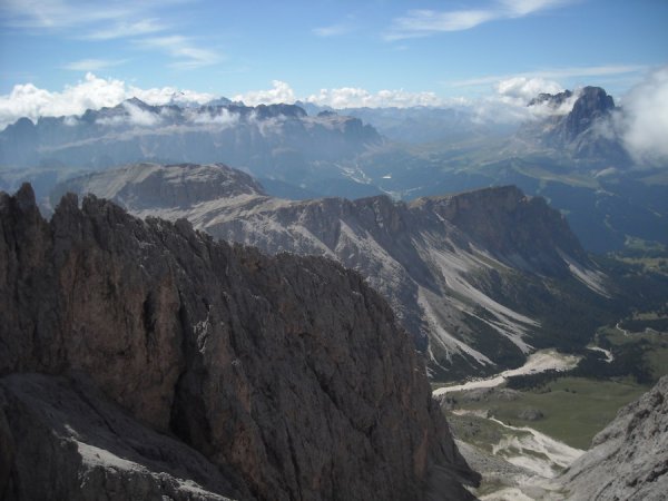 Panorama
con Monte Stevia, Gruppo del Sella e Gruppo del Sassolungo