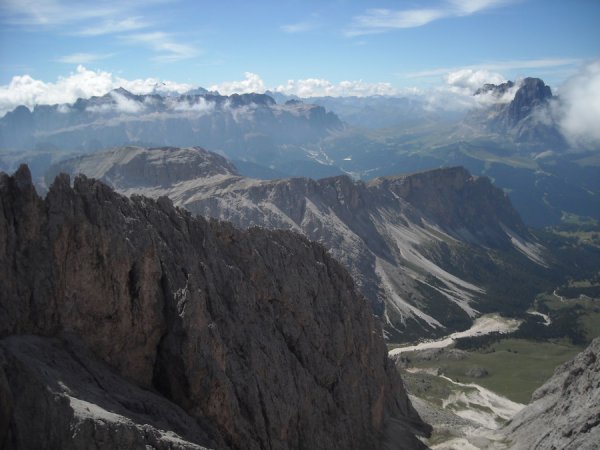 Panorama
con Monte Stevia, Gruppo del Sella e Gruppo del Sassolungo