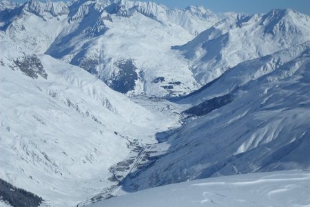 la valle sotto di noi