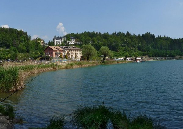 /treks/europe/it/tn/altopiano-folgaria/lavarone/lago-di-lavarone.jpg