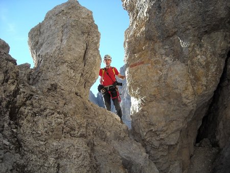 /treks/europe/it/tn/dolomiti-di-brenta/catena-sfulmini/campanile-alto-normale/stretto-varco.jpg