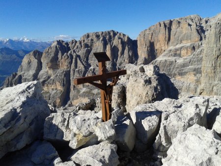 /treks/europe/it/tn/dolomiti-di-brenta/catena-sfulmini/campanile-alto-normale/vetta/image.jpg