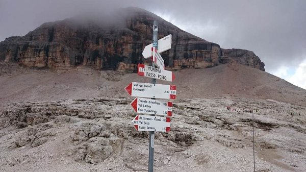 Segnavia
per la forcella Pordoi