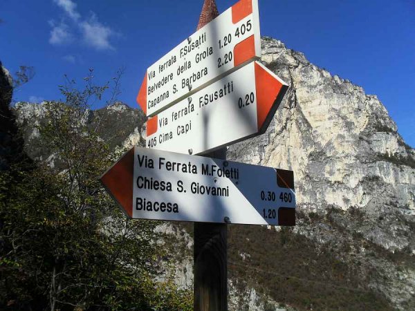 Bivio
per il sentiero attrezzato Foletti