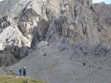 Tratto di sentiero verso il Castello di Costabella