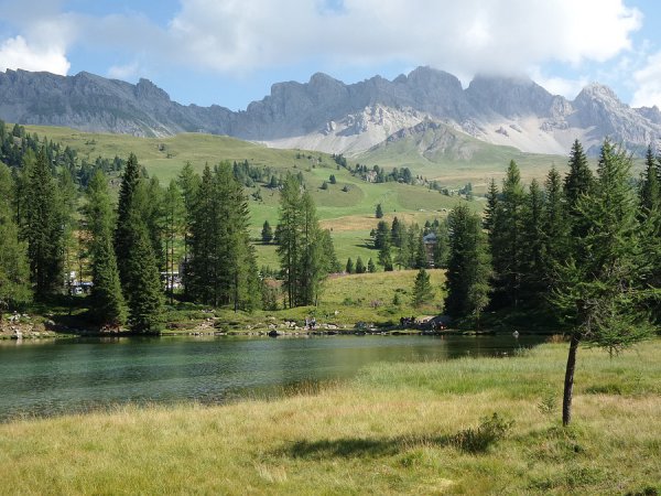 Lago di San Pellegrinoe Catena di Cima dell'Uomo