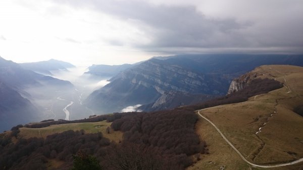 Panorama
dalla cima di Monte Vignola, verso sub