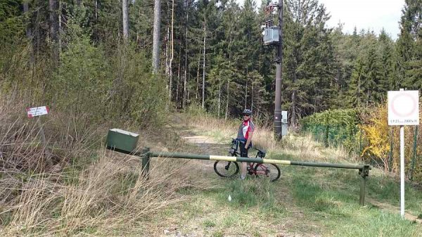 Deviazione su sterrato
direzione per biotopo Le Grave