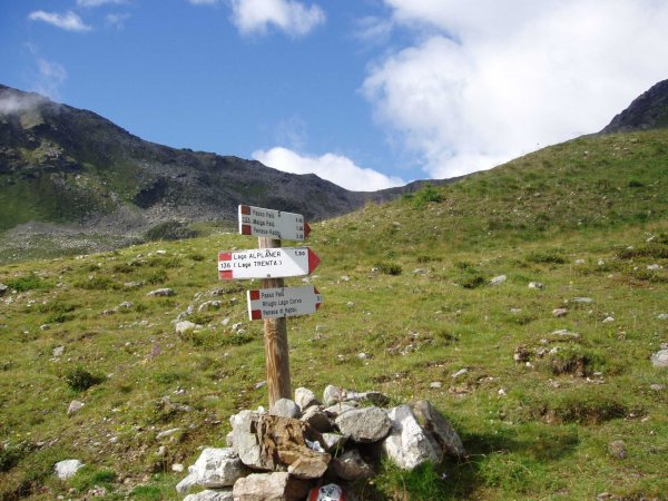 Bivio
con il sentiero n.136 per il Lago Alplaner