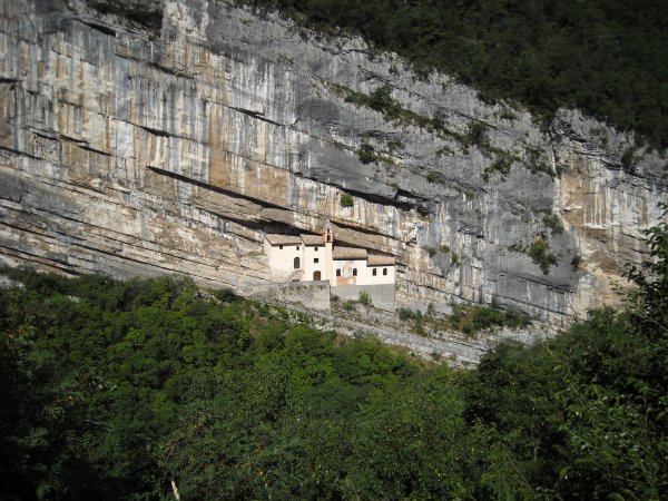 /treks/europe/it/tn/vallarsa/sponda-sinistra/004-eremo-di-san-colombano.jpg