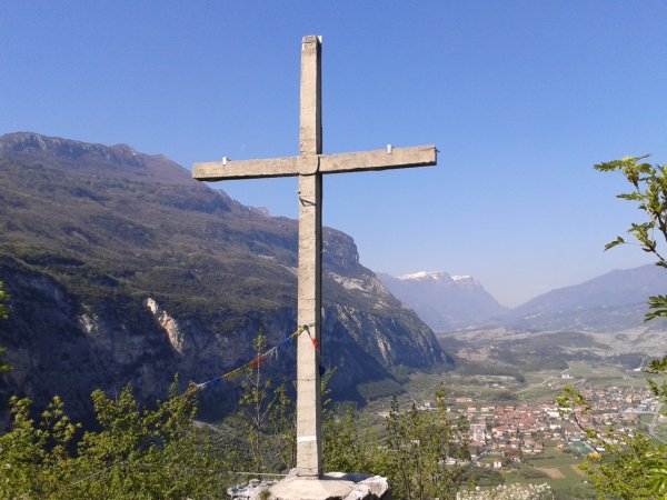 Croce di Ceniga
e punto panoramico