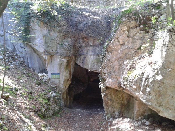 Cave
e segnavia