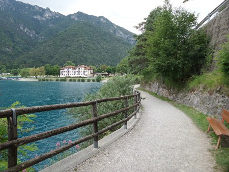 Lungolago
verso Pieve di Ledro