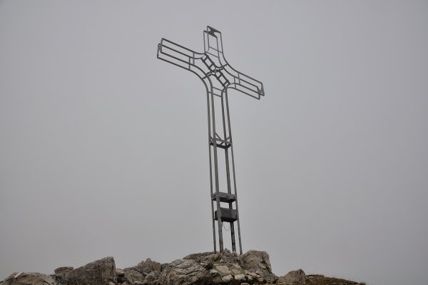 Cima Dodici
Croce della SAT di Borgo Valsugana
