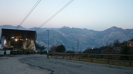 Parcheggio
presso la stazione della funivia di S.Michele